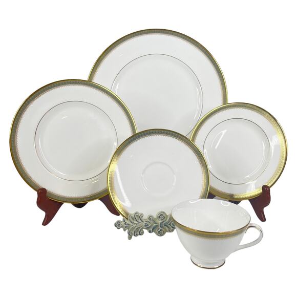 5pc PLACE SETTING Royal Doulton Clarendon China 3 Plates Cup & Saucer Dinnerware - Picture 1 of 15